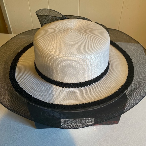 Black & White Hat - Picture 2 of 2
